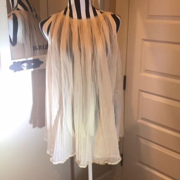 Sweet sheer with lace detail négligée‎ - Picture 1 of 4
